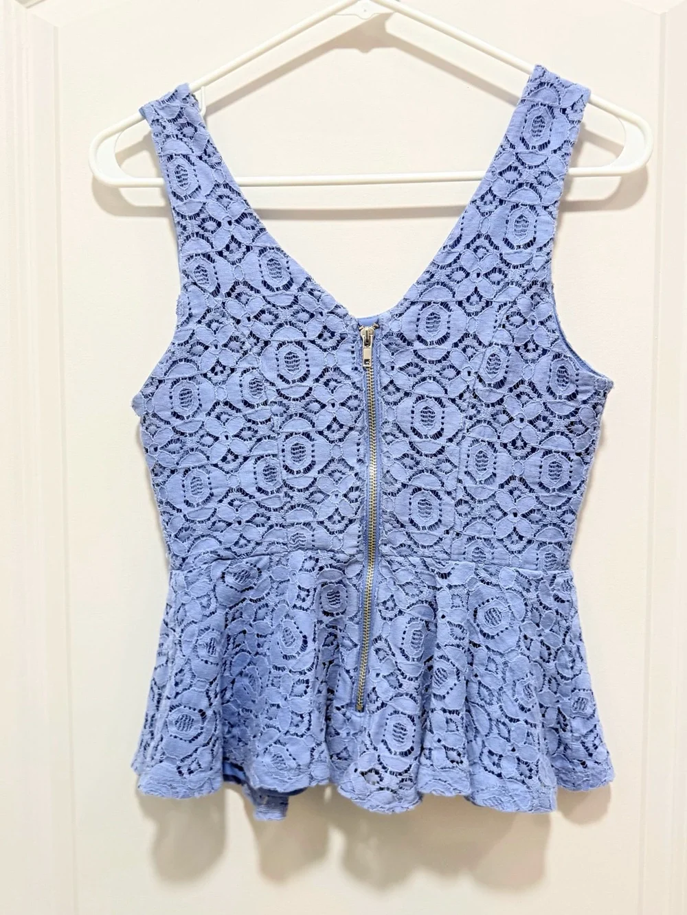 Forever 21 Periwinkle Blue Peplum V-Neck Lace Lined Tank Top Zip Back Size Small